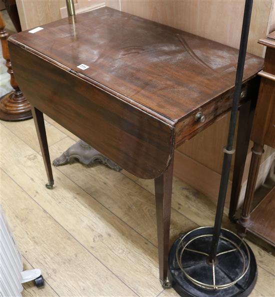 A Georgian mahogany Pembroke table, W.77cm